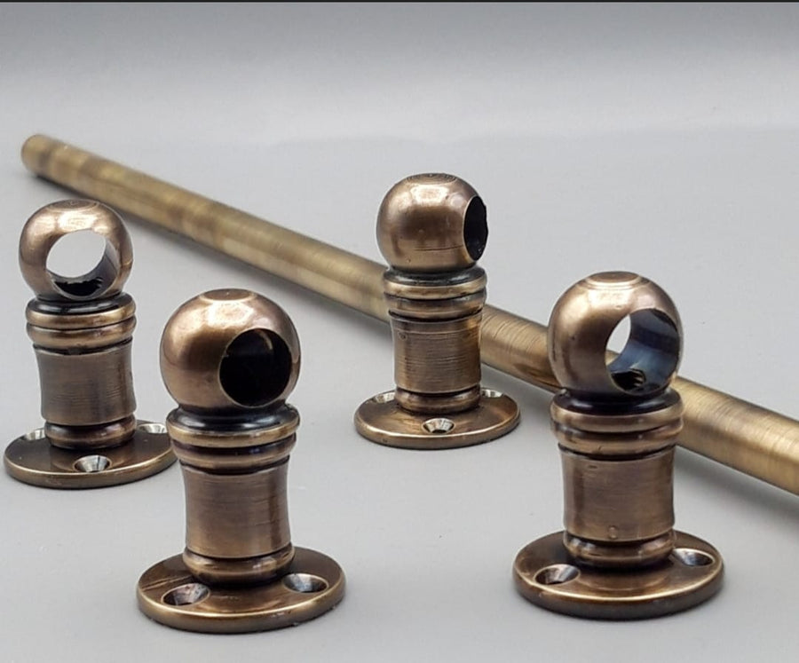 Rail for a shelf