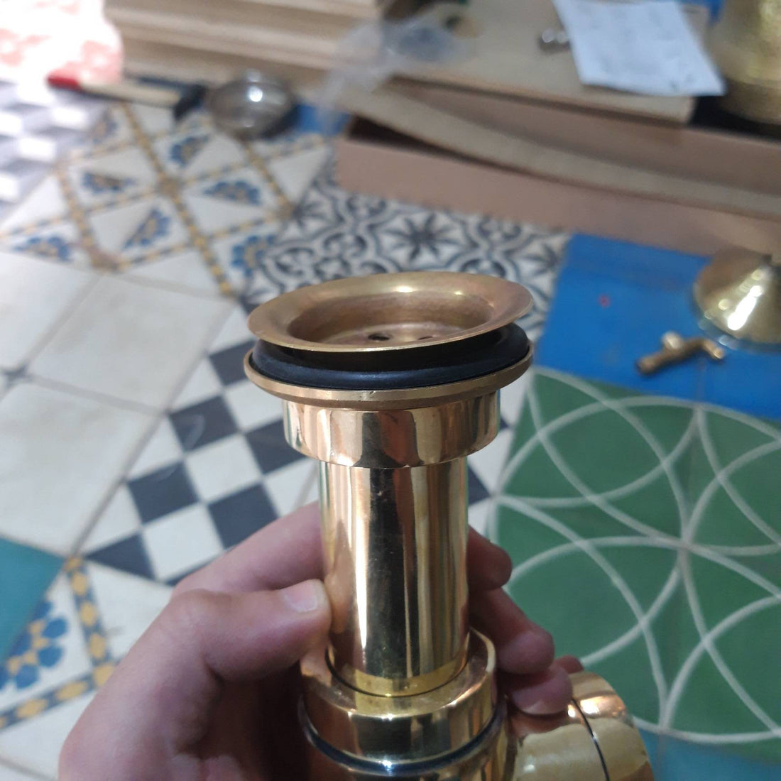 Solid Brass P-Trap with Push Up Drain, 1-1/4" Brass Square Siphon